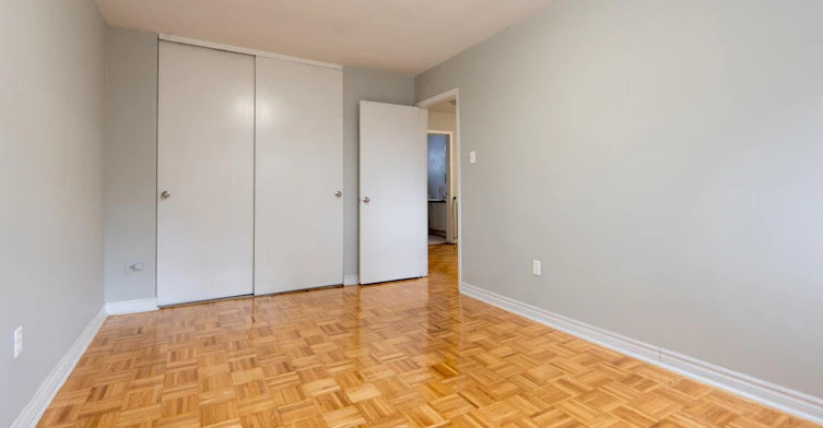32-2 Secord Avenue, Toronto, ON, M4C 2C3 - 11