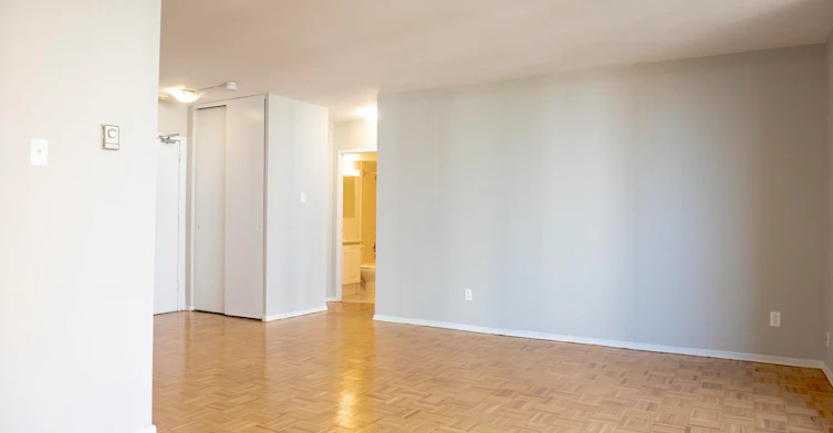 2201-2 Secord Avenue, Toronto, ON, M4C 2C3 - 4