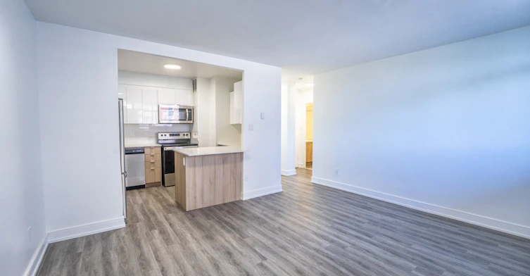 111-90 Eastdale Avenue, Toronto, ON, M4C 5A2 - 7