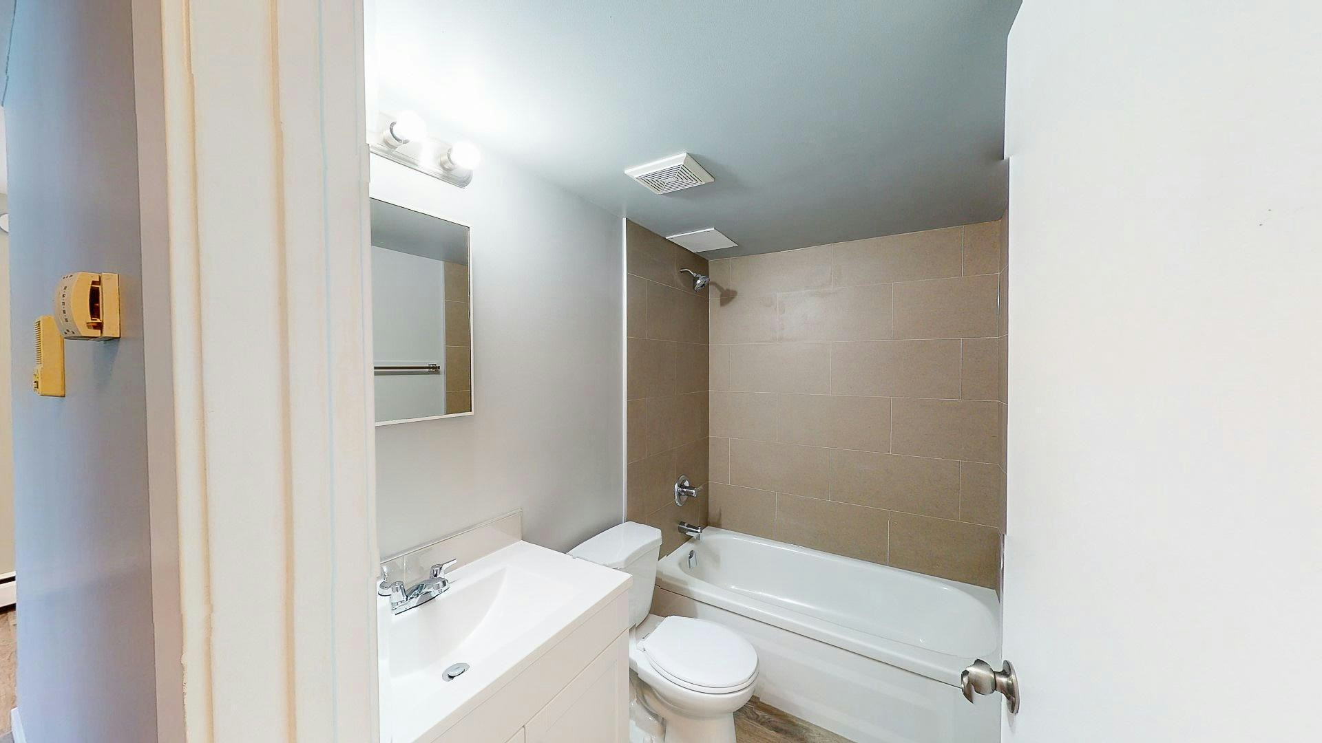 12-128 26 Avenue Northwest, Calgary, AB, T2M 2C7 - 8