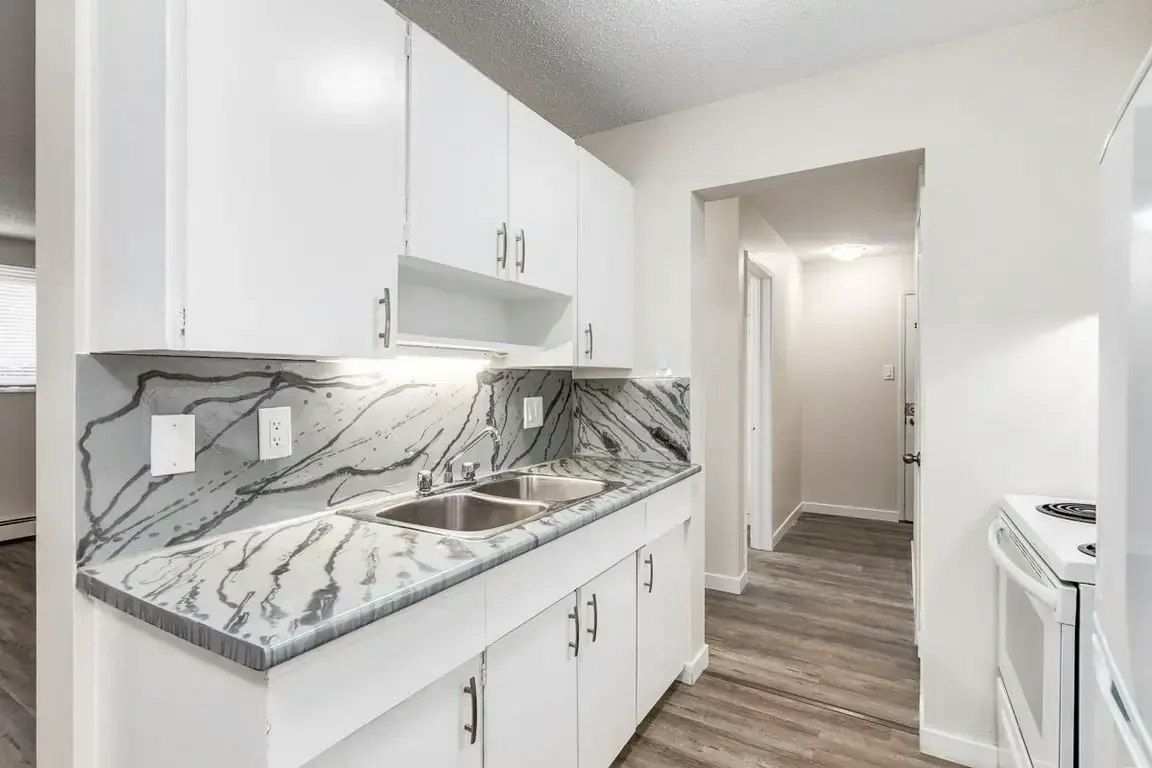 301-11040 83 Street, Edmonton, AB, T5H 1M3 - 13