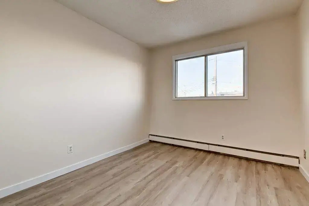 305-11040 83 Street, Edmonton, AB, T5H 1M3 - 9
