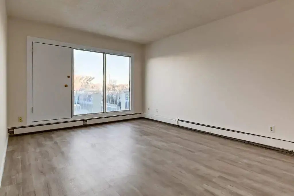 305-11040 83 Street, Edmonton, AB, T5H 1M3 - 6
