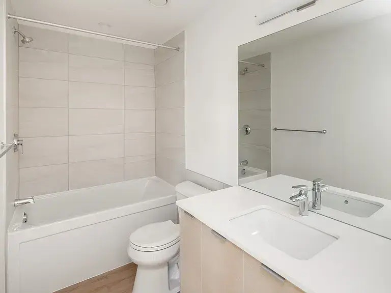 301-2075 W 12th Avenue, Vancouver, BC, V6J 2G3 - 4