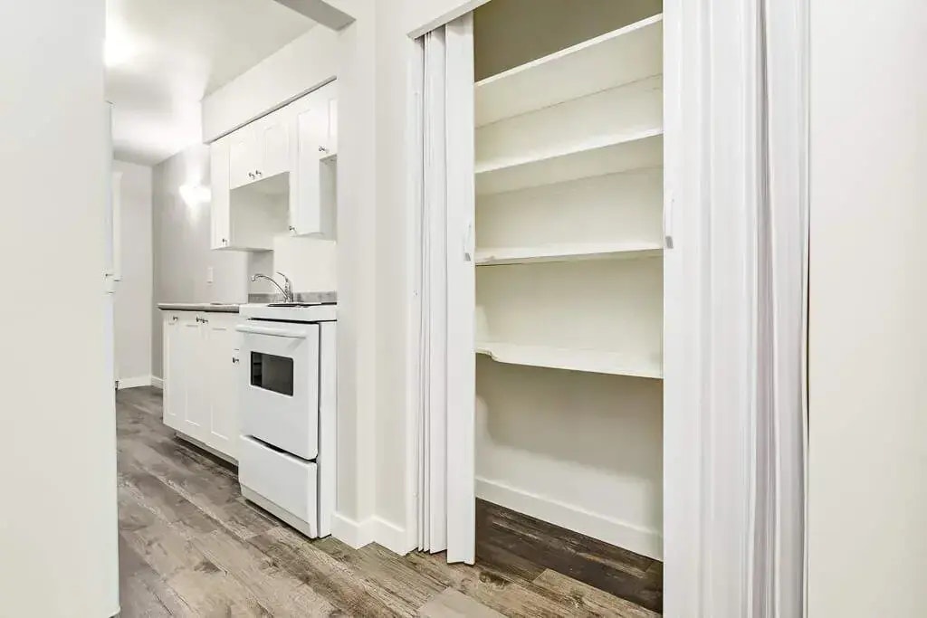 08-10029 111 Street NW, Edmonton, AB, T5K 1K4 - 3
