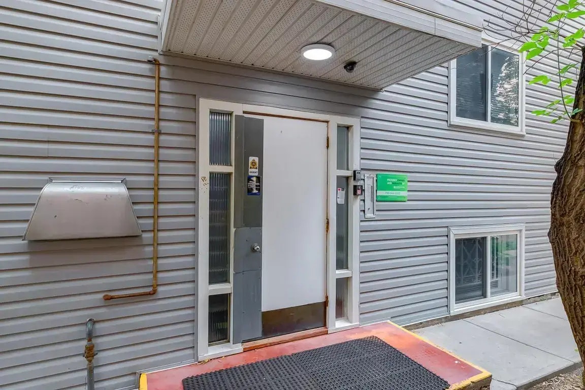08-10029 111 Street NW, Edmonton, AB, T5K 1K4 - 10