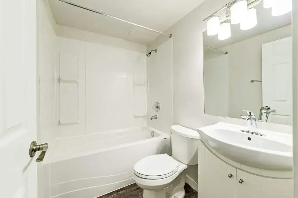 08-10029 111 Street NW, Edmonton, AB, T5K 1K4 - 7