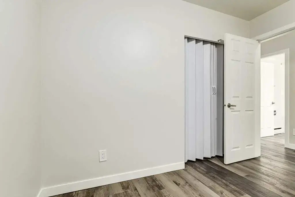 08-10029 111 Street NW, Edmonton, AB, T5K 1K4 - 6