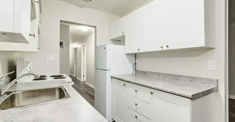 11-10029 111 Street NW, Edmonton, AB, T5K 1K4 - 4