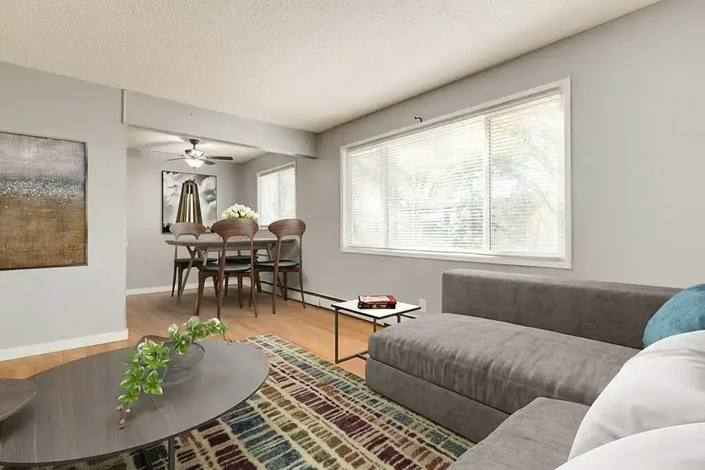 01-11825 101 Street NW, Edmonton, AB, T5G 2B6