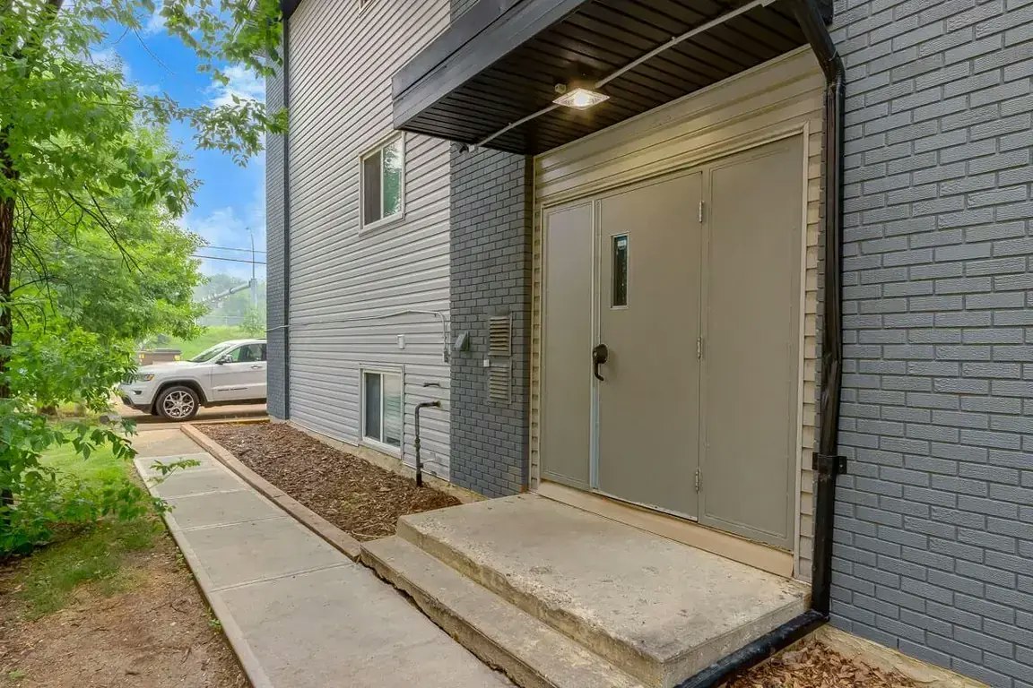 01-11825 101 Street NW, Edmonton, AB, T5G 2B6 - 13