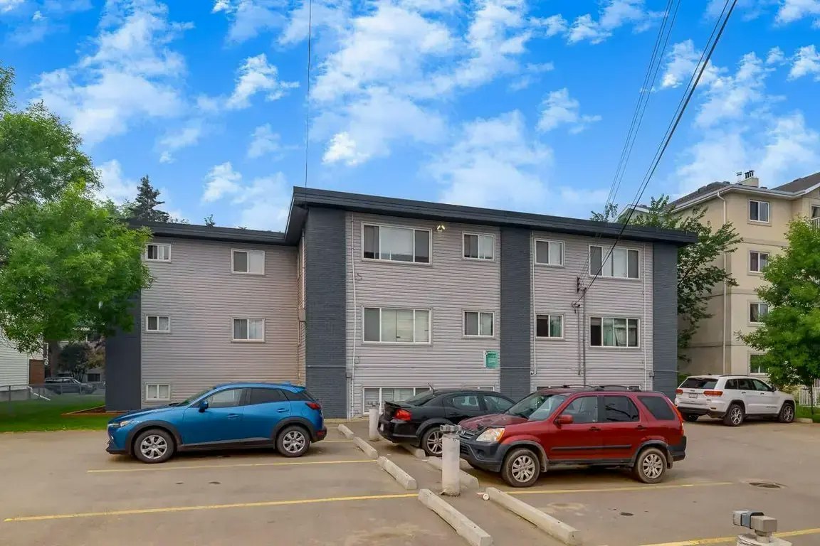 01-11825 101 Street NW, Edmonton, AB, T5G 2B6 - 11