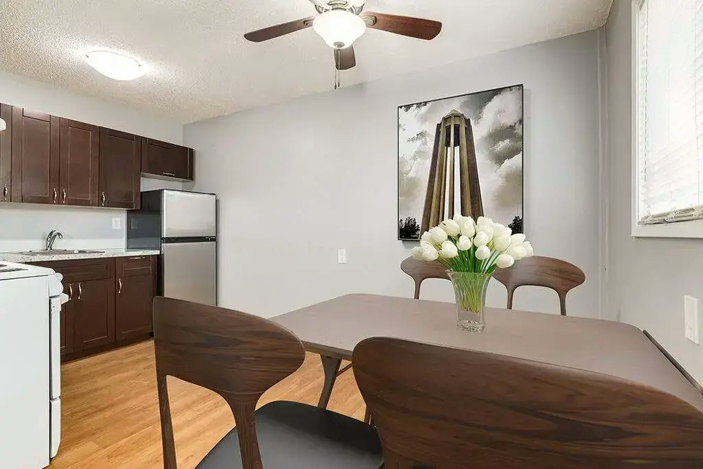 01-11825 101 Street NW, Edmonton, AB, T5G 2B6 - 2