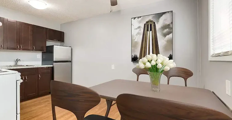 01-11825 101 Street NW, Edmonton, AB, T5G 2B6 - 2