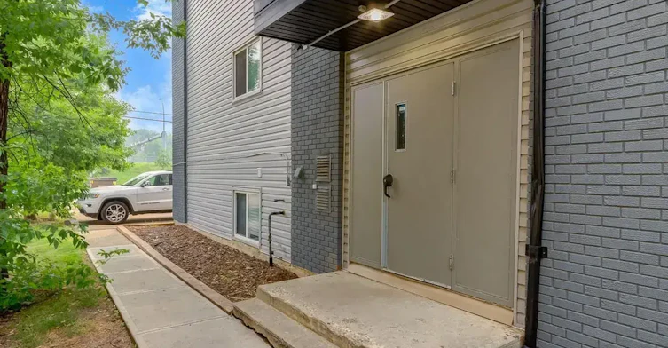 02-11825 101 Street NW, Edmonton, AB, T5G 2B6 - 13