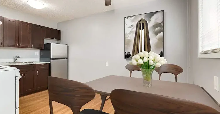 07-11825 101 Street NW, Edmonton, AB, T5G 2B6 - 2