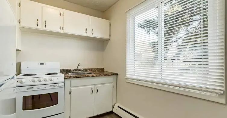 01-12625 107 Avenue, Edmonton, AB, T5M 1Z5 - 5