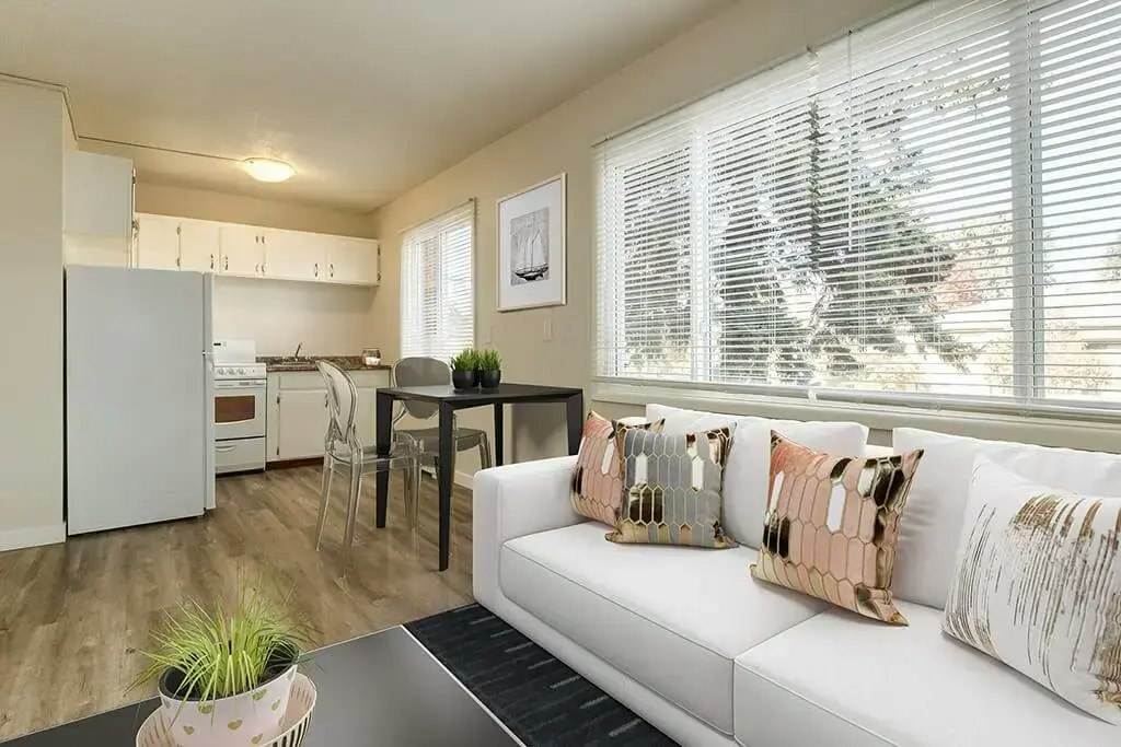 01-12625 107 Avenue, Edmonton, AB, T5M 1Z5 - 2