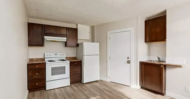 101-7920 71 Street NW, Edmonton, AB, T6B 1X1 - 10