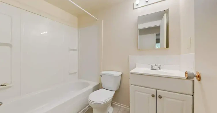 101-7920 71 Street NW, Edmonton, AB, T6B 1X1 - 6