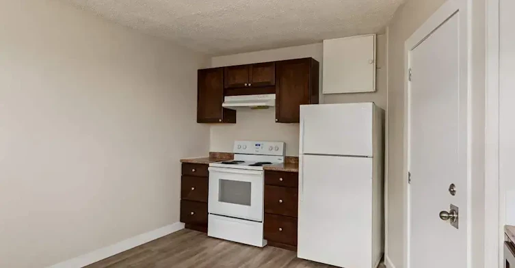 101-7920 71 Street NW, Edmonton, AB, T6B 1X1 - 11