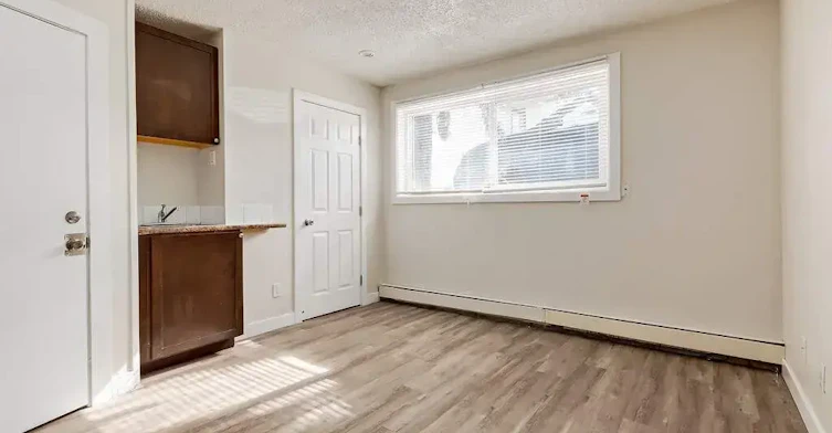 302-7920 71 Street NW, Edmonton, AB, T6B 1X1 - 9