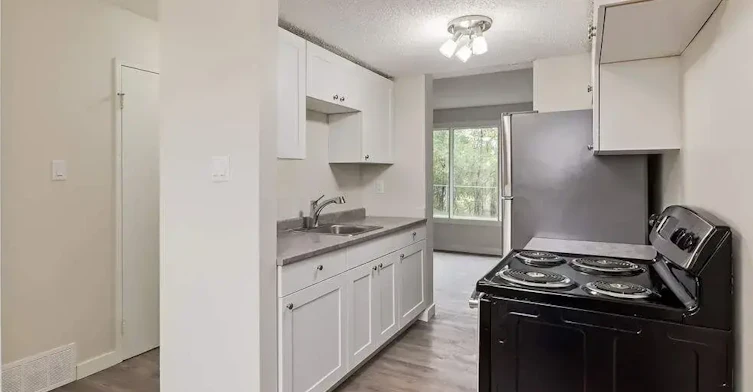 638-660 Laurier Street West, Moose Jaw, SK, S6H 7A9 - 2