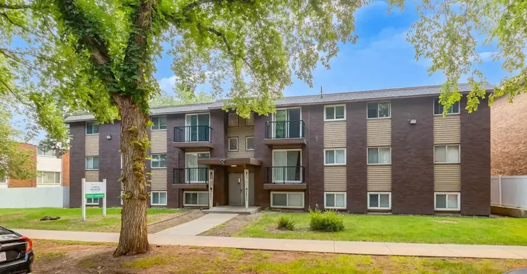 102-11037 83 Street NW, Edmonton, AB, T5H 1M4 - 9