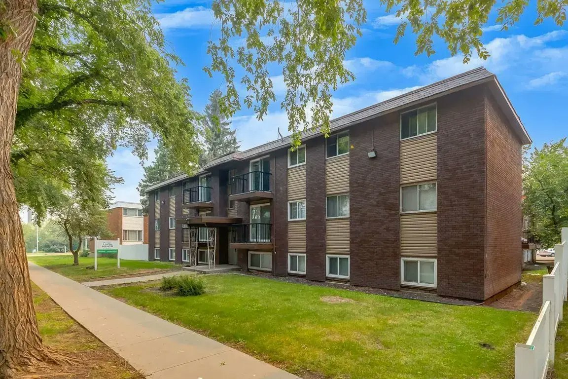 203-11037 83 Street NW, Edmonton, AB, T5H 1M4 - 11