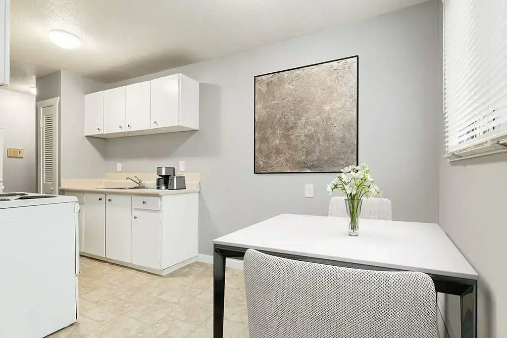 203-11037 83 Street NW, Edmonton, AB, T5H 1M4 - 3