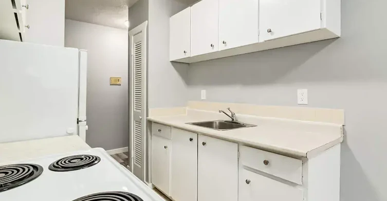 206-11037 83 Street NW, Edmonton, AB, T5H 1M4 - 4