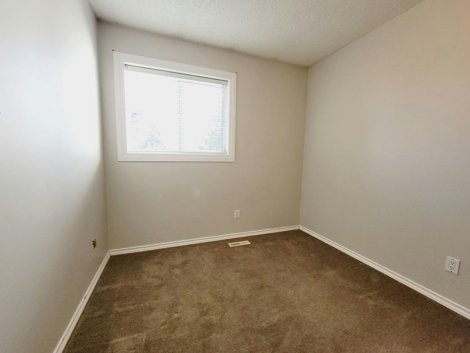 20-20 Woodvale Village NW, Edmonton, AB, T6L 1W4 - 11