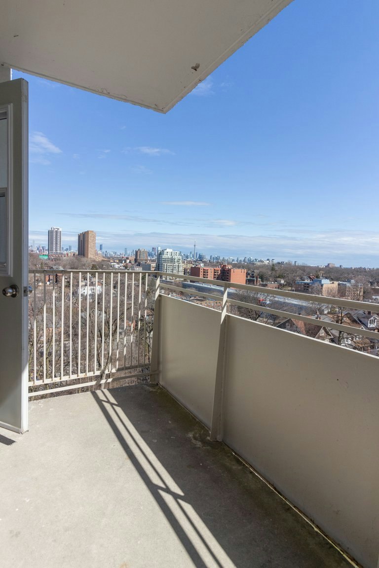 45 Oakmount Road, Toronto, ON, M6P 2L4 - 16