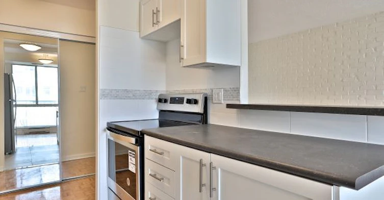 25 Wellesley Street East, Toronto, ON, M4Y 3B2 - 2