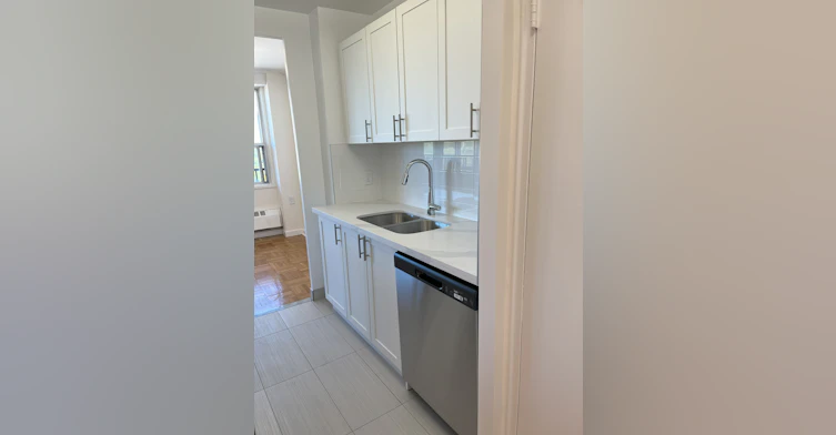 21 Tichester Road, Toronto, ON, M5P 3M4
