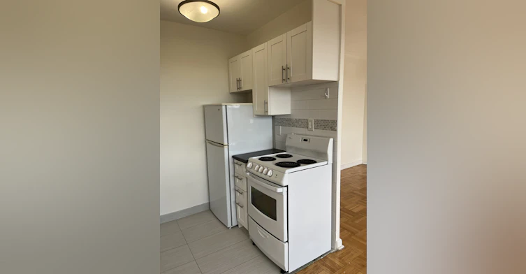 21 Tichester Road, Toronto, ON, M5P 3M4 - 9