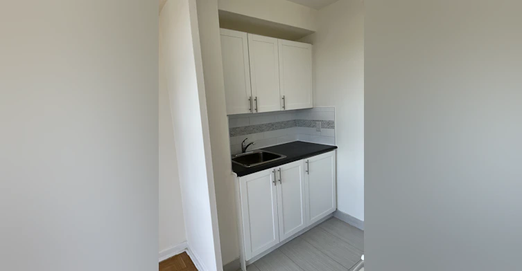 21 Tichester Road, Toronto, ON, M5P 3M4 - 4