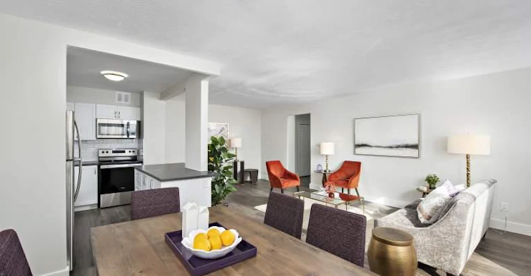 0611-301 Dixon Road, Toronto, ON, M9R 1S2 - 4