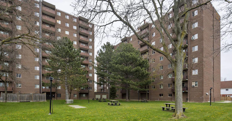 122 Bronte Street South, Milton, ON, L9T 1Y9 - 9