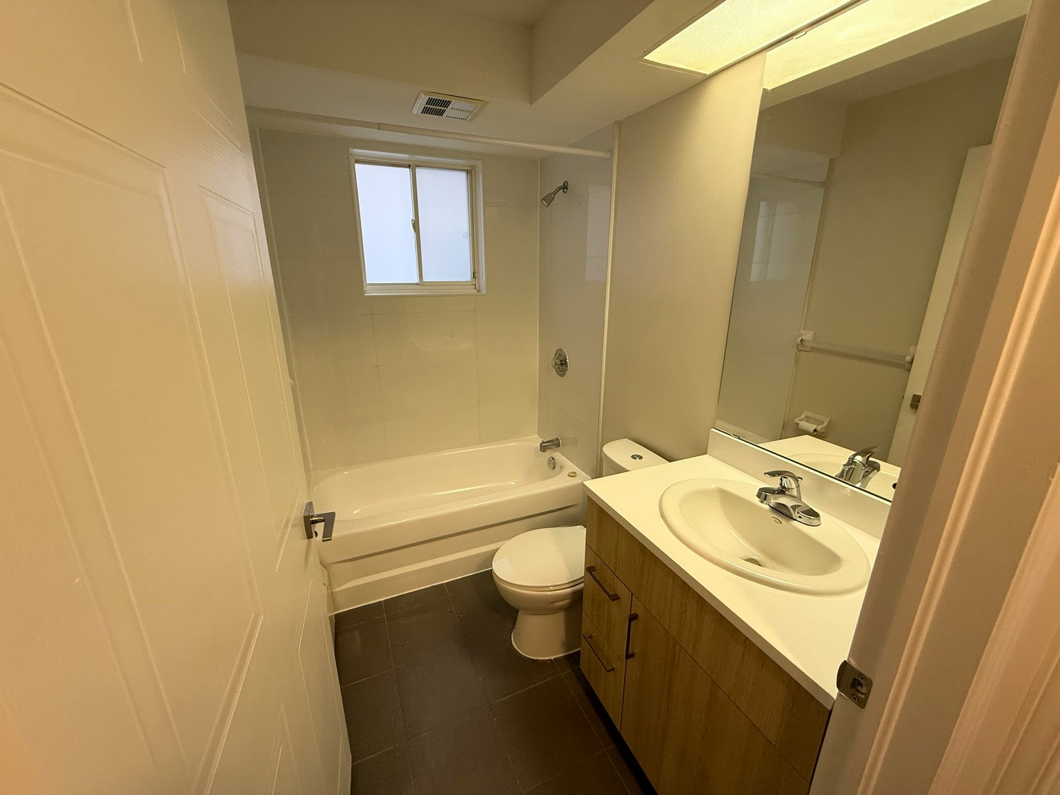1-1660 Russell Road, Ottawa, ON, K1G 0M8 - 4