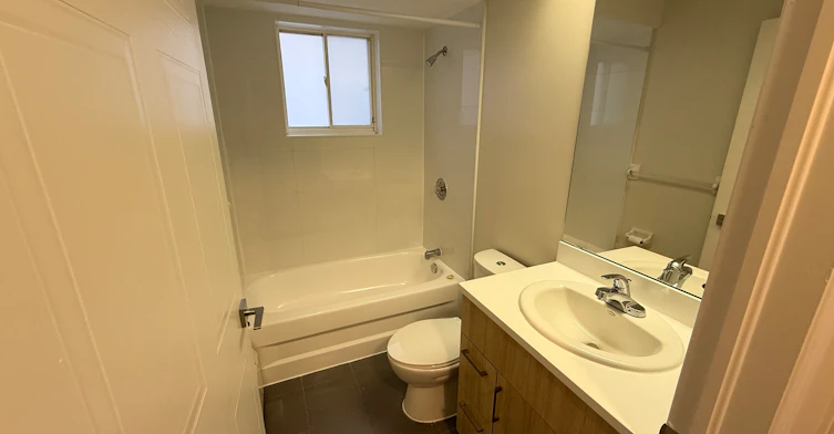 1-1660 Russell Road, Ottawa, ON, K1G 0M8 - 4