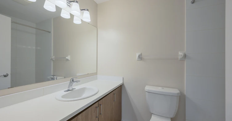 16-385 Bell Street South, Ottawa, ON, K1S 4K3 - 4