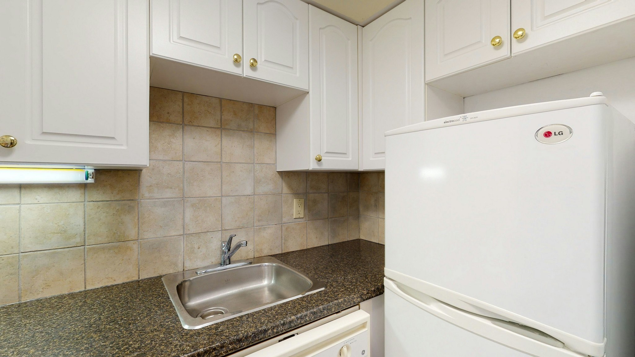 202-341 Maclaren Street, Ottawa, ON, K2P 2E2 - 4