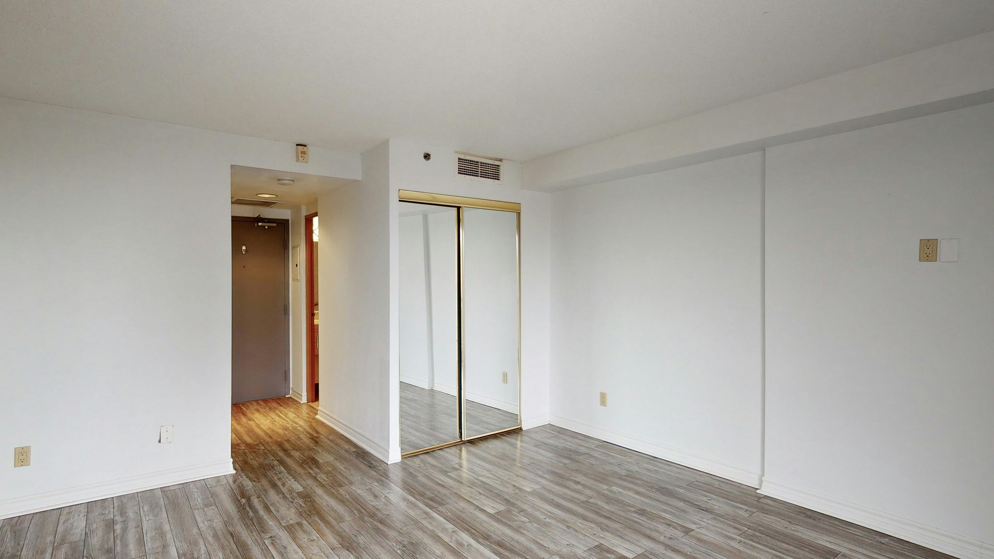 202-341 Maclaren Street, Ottawa, ON, K2P 2E2 - 2
