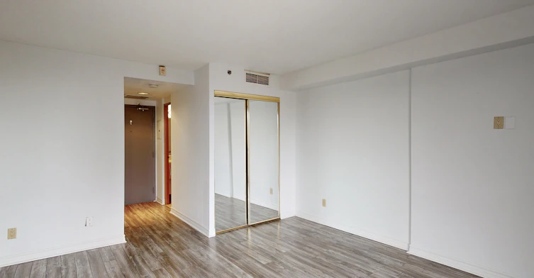 202-341 Maclaren Street, Ottawa, ON, K2P 2E2 - 2