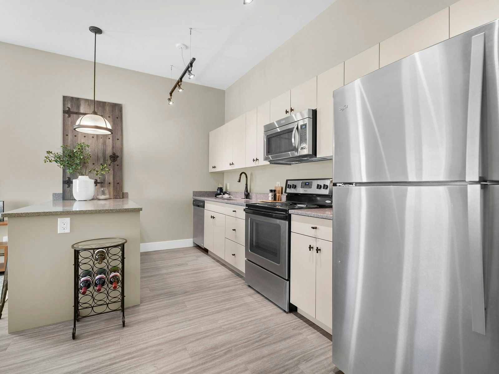 1 Bedroom 1 Bath-830 Idylwyld Drive, Saskatoon, SK, S7L 0Z6