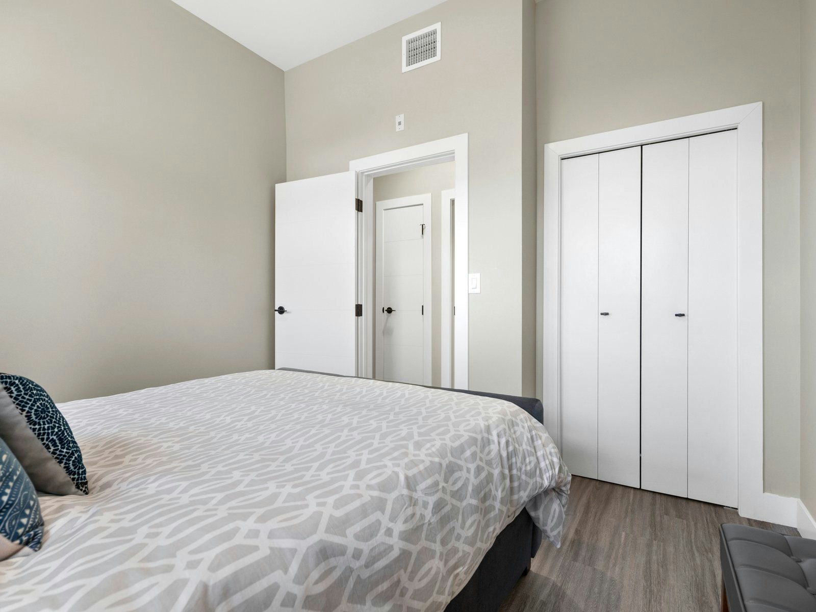 1 Bedroom 1 Bath-830 Idylwyld Drive, Saskatoon, SK, S7L 0Z6 - 17
