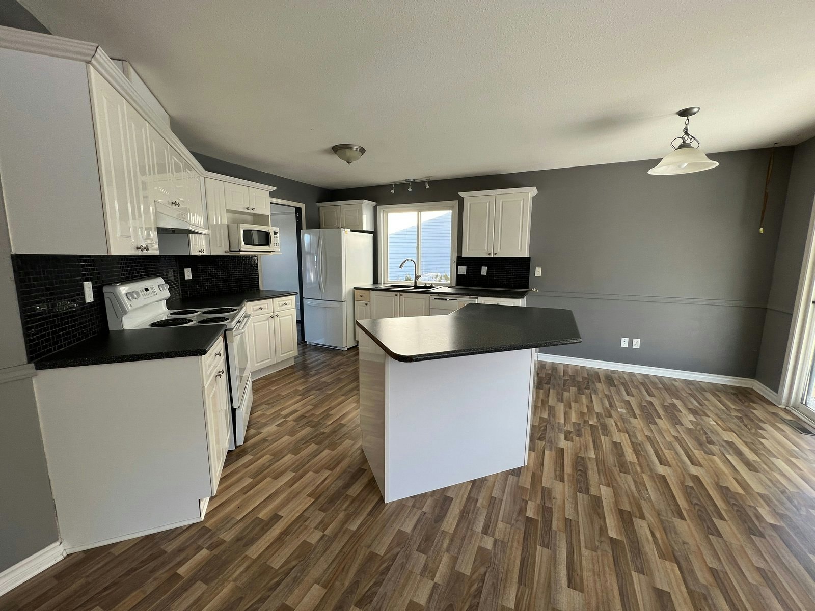 Main-3288 Mckinley Drive, Abbotsford, BC, V2S 8M8 1