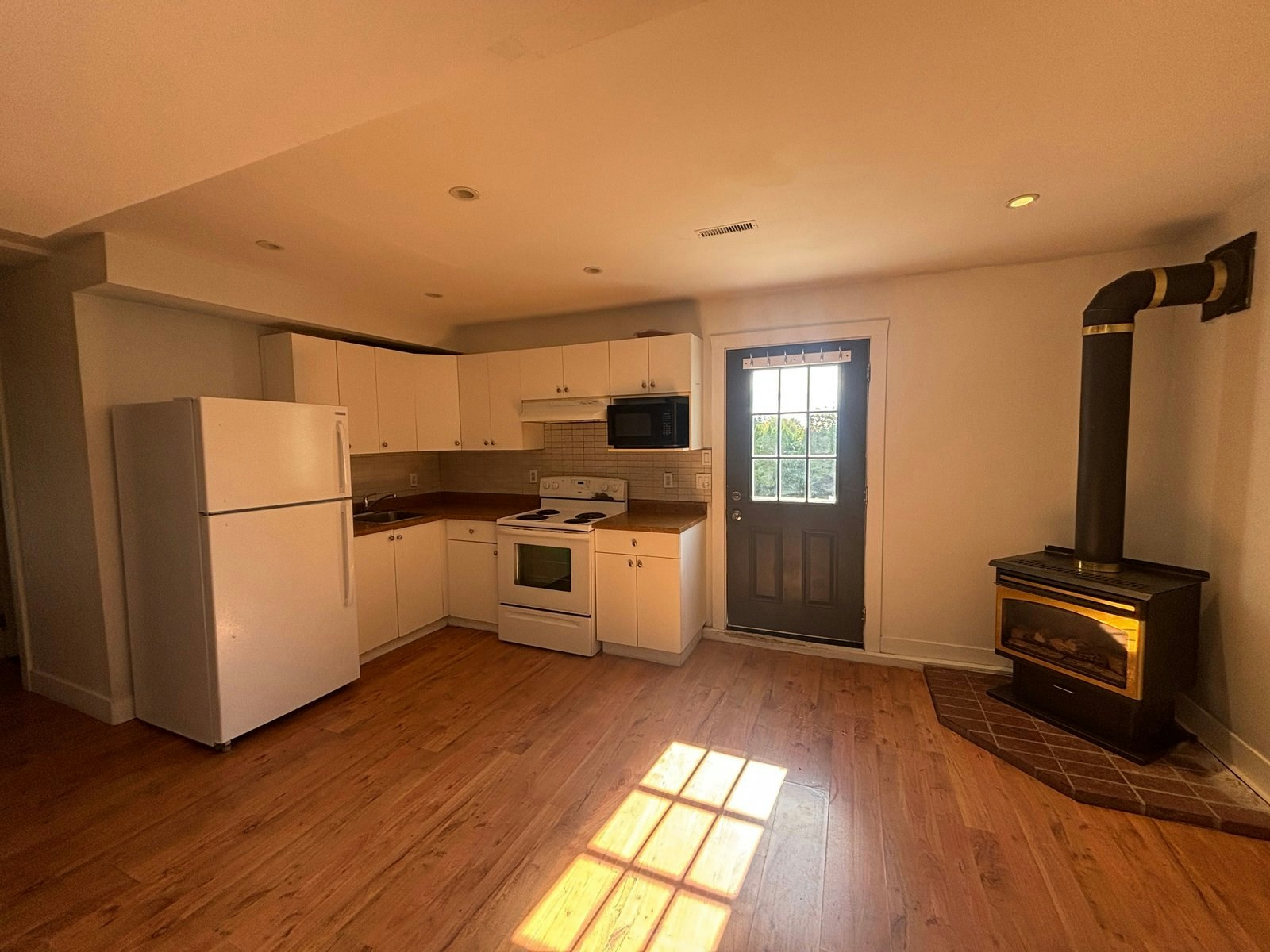 Main-19928 68 Avenue, Langley, BC, V2Y 1H8 - 2