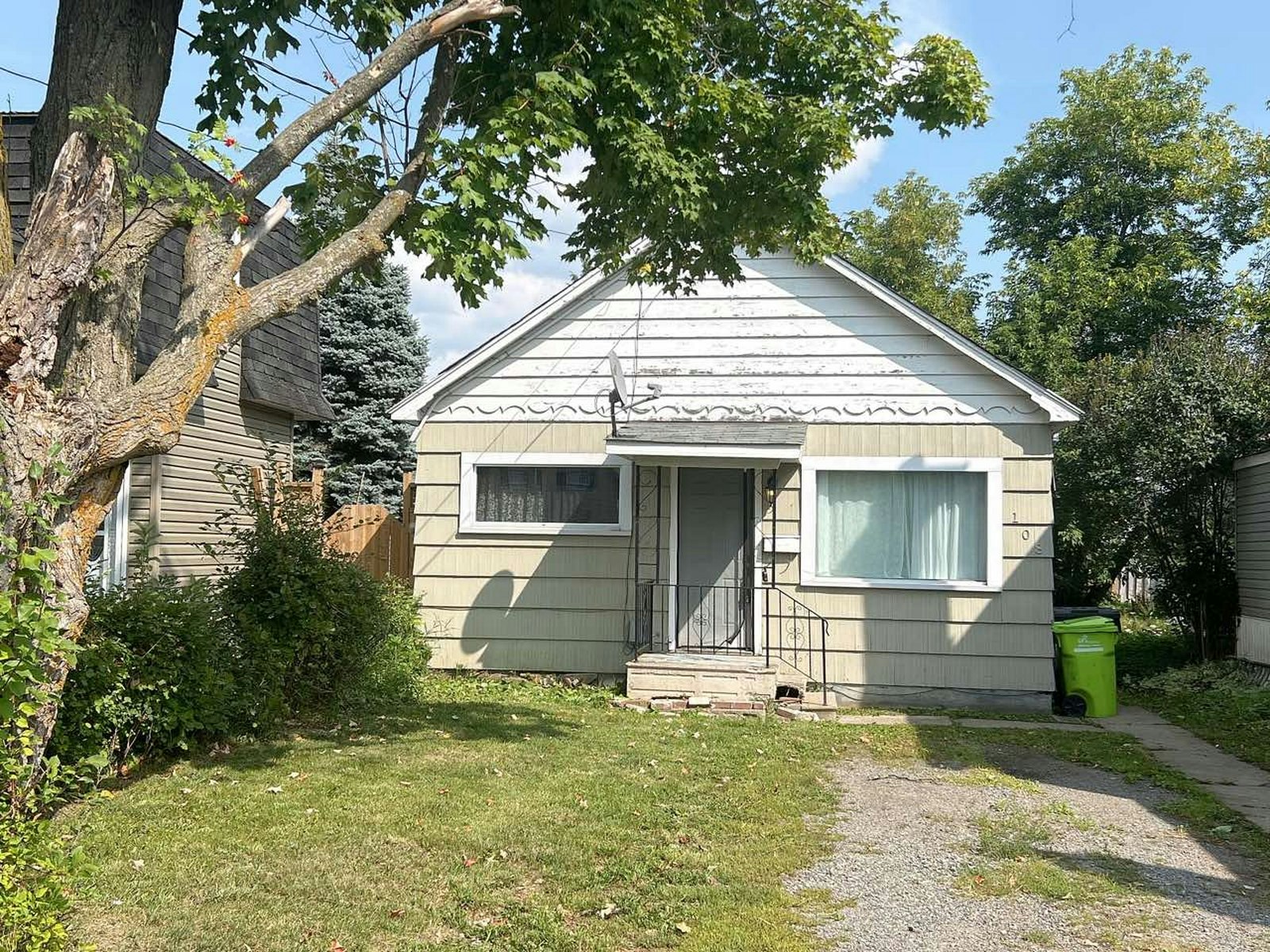 2 Bed-108 Gladstone Avenue, Sault Ste. Marie, ON, P6B 2R2